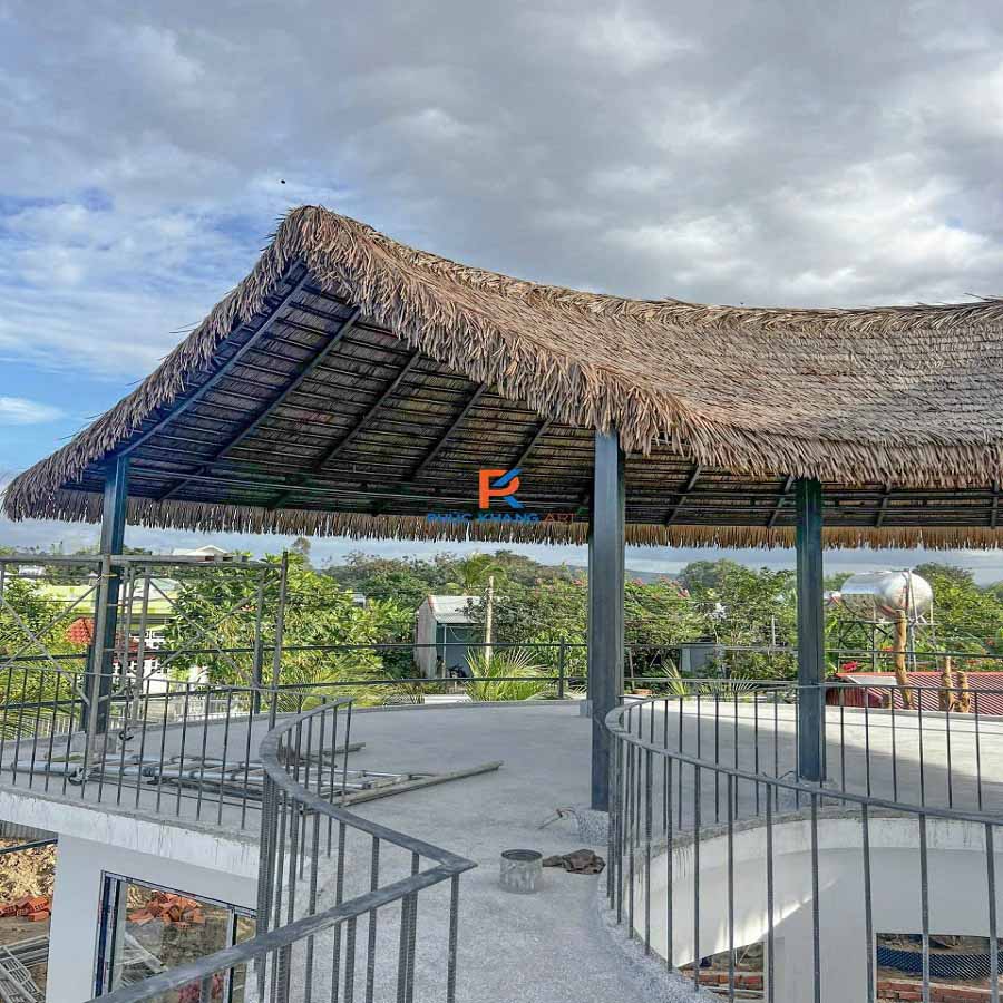 Mái Tranh Nhân Tạo – Giải Pháp Kiến Trúc Xanh, Đẹp, Bền 2025 3 Chòi nghỉ nhỏ ngoài trời lợp bằng mái tranh nhân tạo.