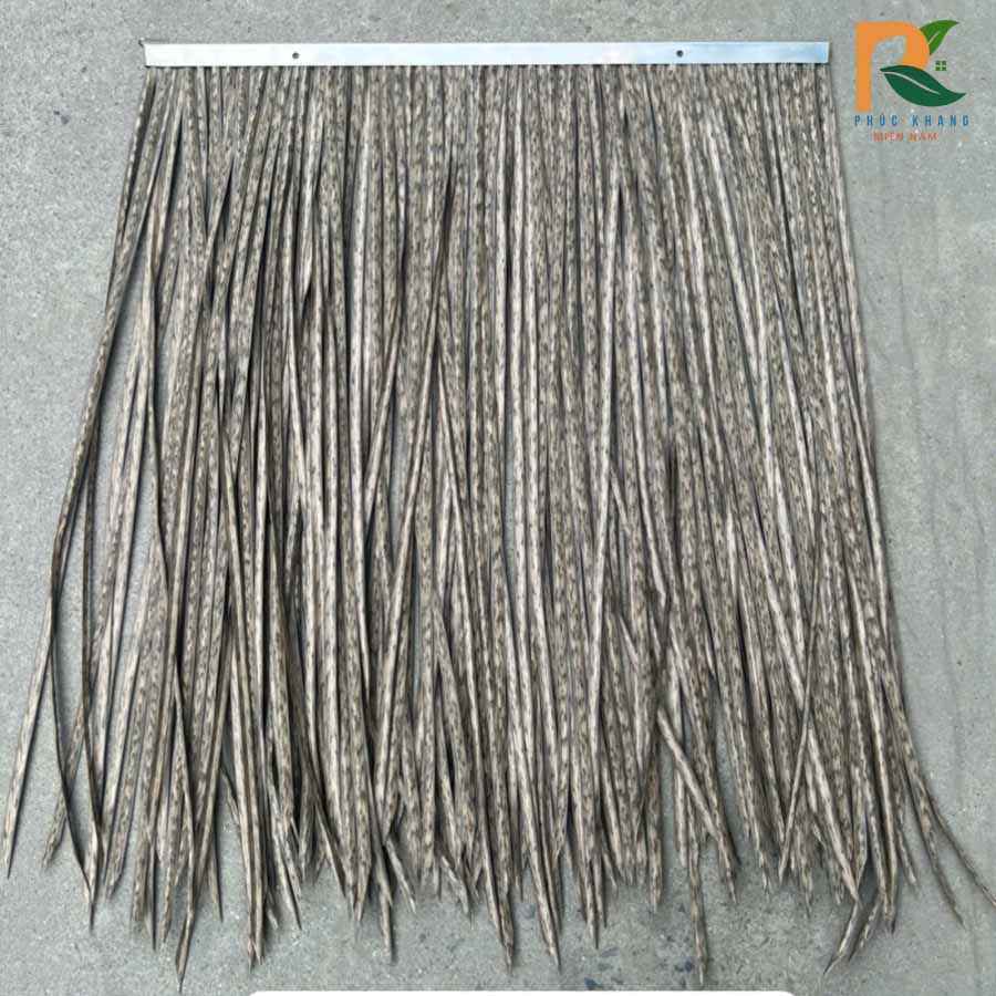 5 Bước Thi Công Rơm Nhân Tạo Trên Mái Tôn – Dự Án Lợp Mái Nhà Sàn 1 Tấm rơm nhân tạo