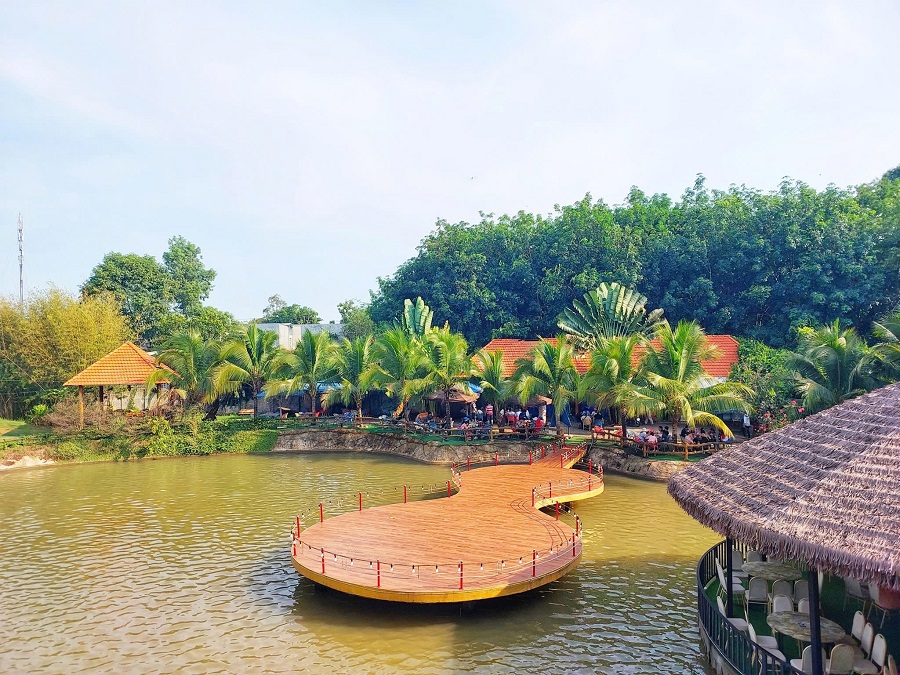 Giữ Vẻ Đẹp Miệt Vườn Truyền Thống Với Mái Rơm Nhân Tạo Cho Nhà Chòi Tại Cần Thơ Năm 2025 5 Mái rơm nhân tạo ngày càng được tin dụng tại các khu du lịch, làng du lịch sinh thái tại Cần Thơ