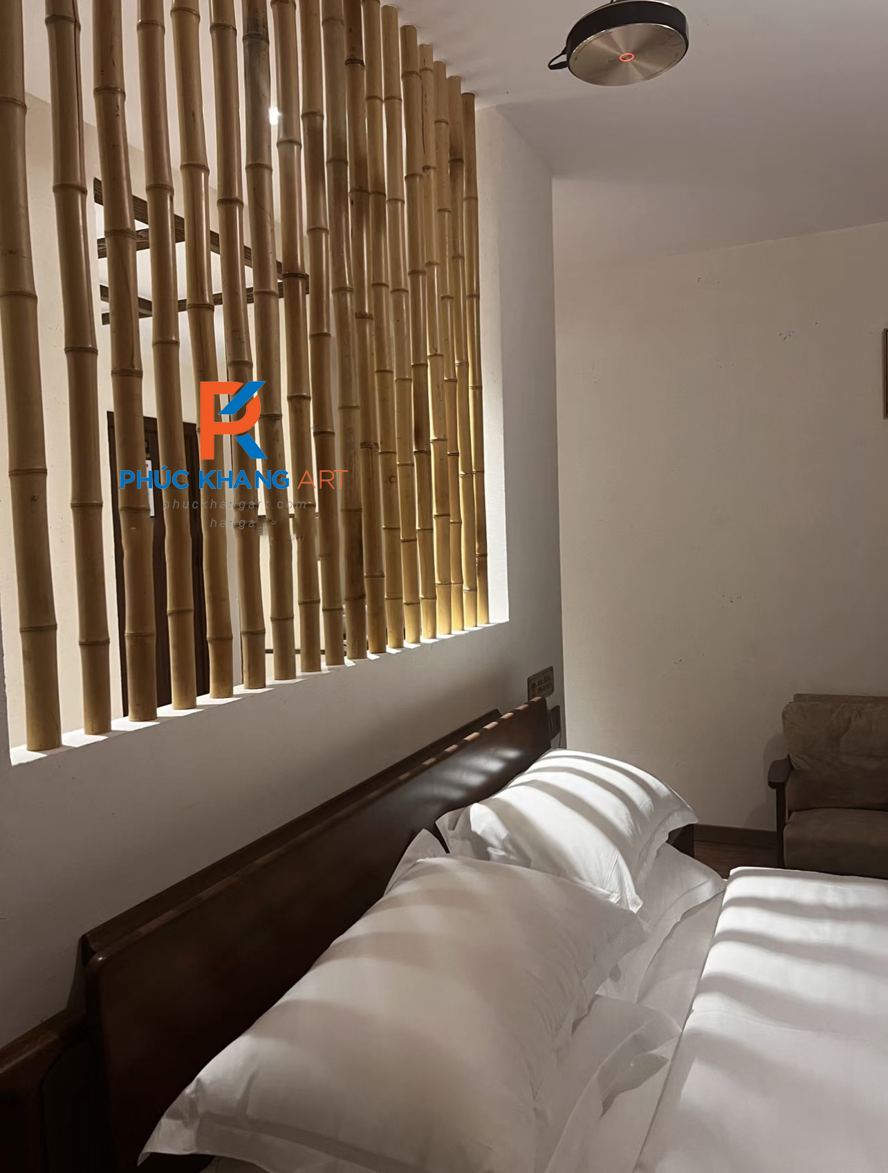 Ống Tre Nhân Tạo 12 Ống tre nhân tạo được sử dụng làm trang trí cột nhà