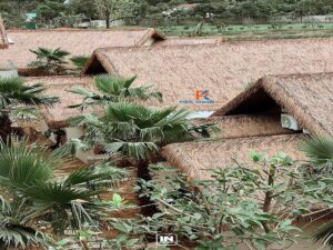 Khu du lịch sinh thái mô phỏng làng dân tộc với mái tranh nhân tạo.