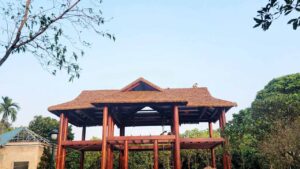 Mái lá nhân tạo kết hợp cùng nhà gỗ