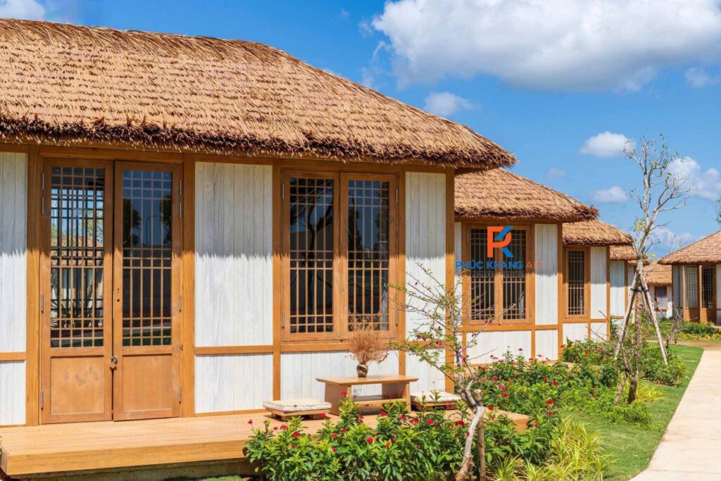 Rơm Nhân Tạo - Xu Thế Lợp Mái Rơm Năm 2025 3 Hình ảnh mái rơm nhân tạo tại K Town