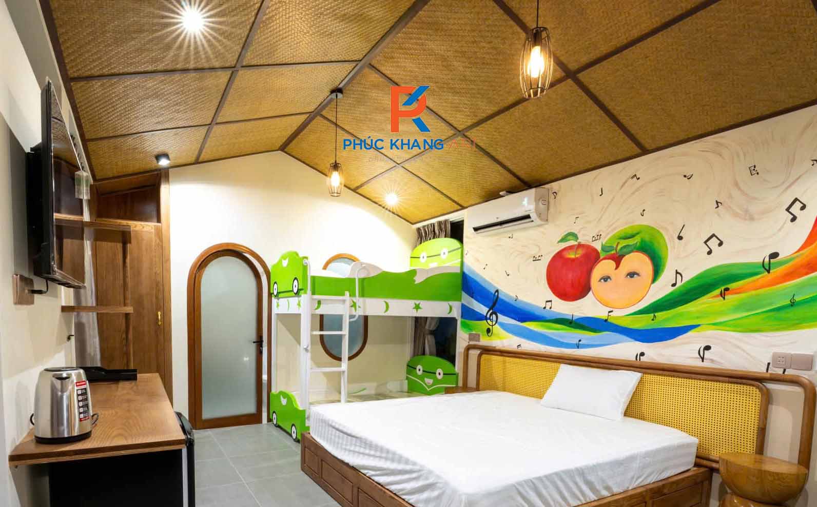 Apple House & Coffee – Không Gian Độc Đáo Với Trần Cót Nhân Tạo Đẳng Cấp 2025 10 Không gian bên trong sử dụng trần cót nhân tạo