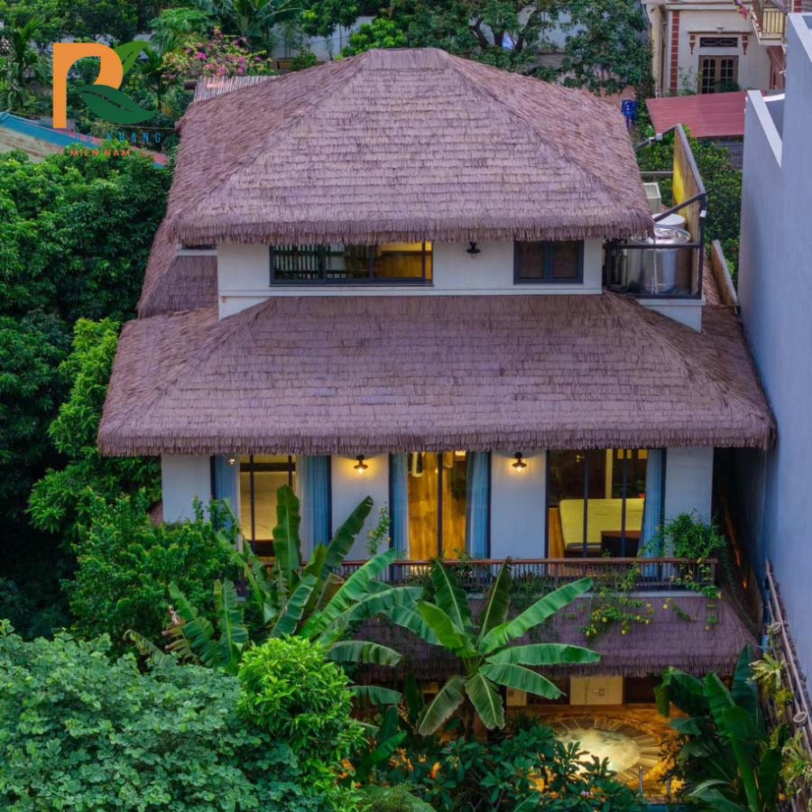 Hướng Dẫn Thi Công Rơm Nhân Tạo Dễ Nhất Năm 2025 9 Công trình mái rơm nhân tạo nhìn từ trên cao