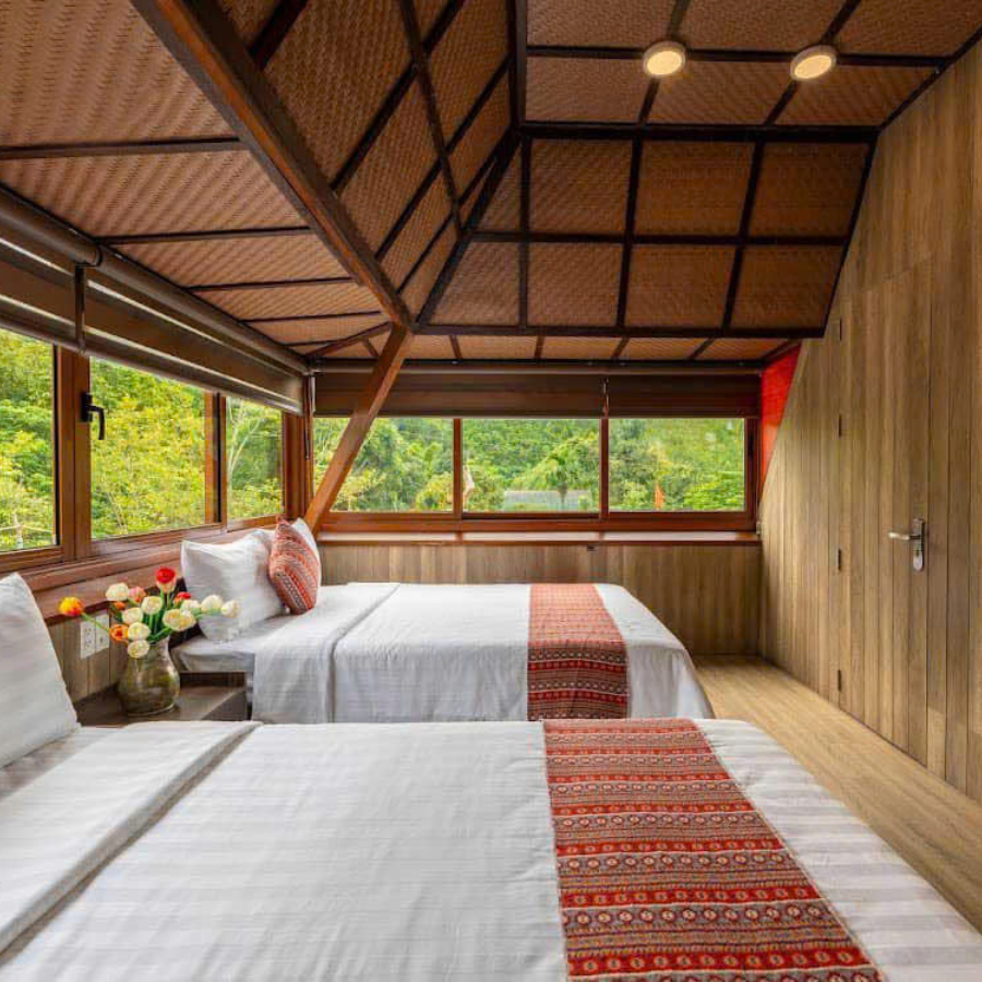 Hue Crown A Lưới sử dụng 100% cót ép nhân tạo cho trần nhà nghỉ dưỡng 3 Phòng ngủ nhìn ra thung lũng, cót ép nhân tạo được ốp từ trần xuống vách.