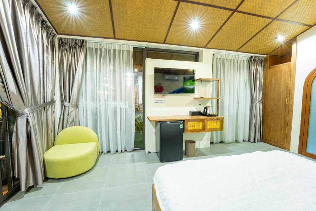 Apple House & Coffee – Không Gian Độc Đáo Với Trần Cót Nhân Tạo Đẳng Cấp 2025 15 Không gian bên trong sử dụng trần cót nhân tạo
