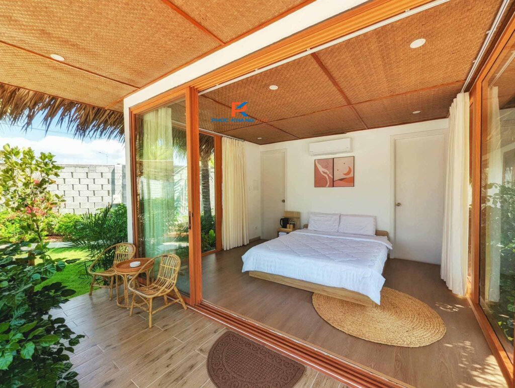 5 Lí Do Vì Sao Nên Chọn Cót Ép Nhân Tạo Thay Vì Cót Tự Nhiên 4 Trần phòng ngủ resort bằng cót nhân tạo chống ẩm, bền màu, thân thiện.