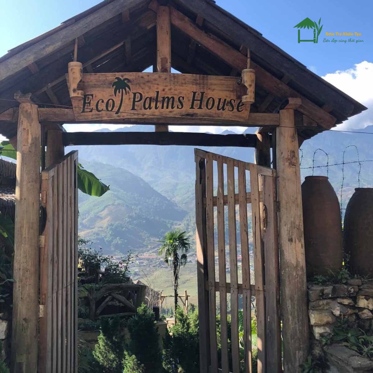 Dự Án Lợp Mái Rơm Nhân Tạo Cho 12 Căn BungaLow - ECO PALMS HOUSE SAPA 3 Lối vào Eco Palms House với mái rơm nhân tạo nổi bật