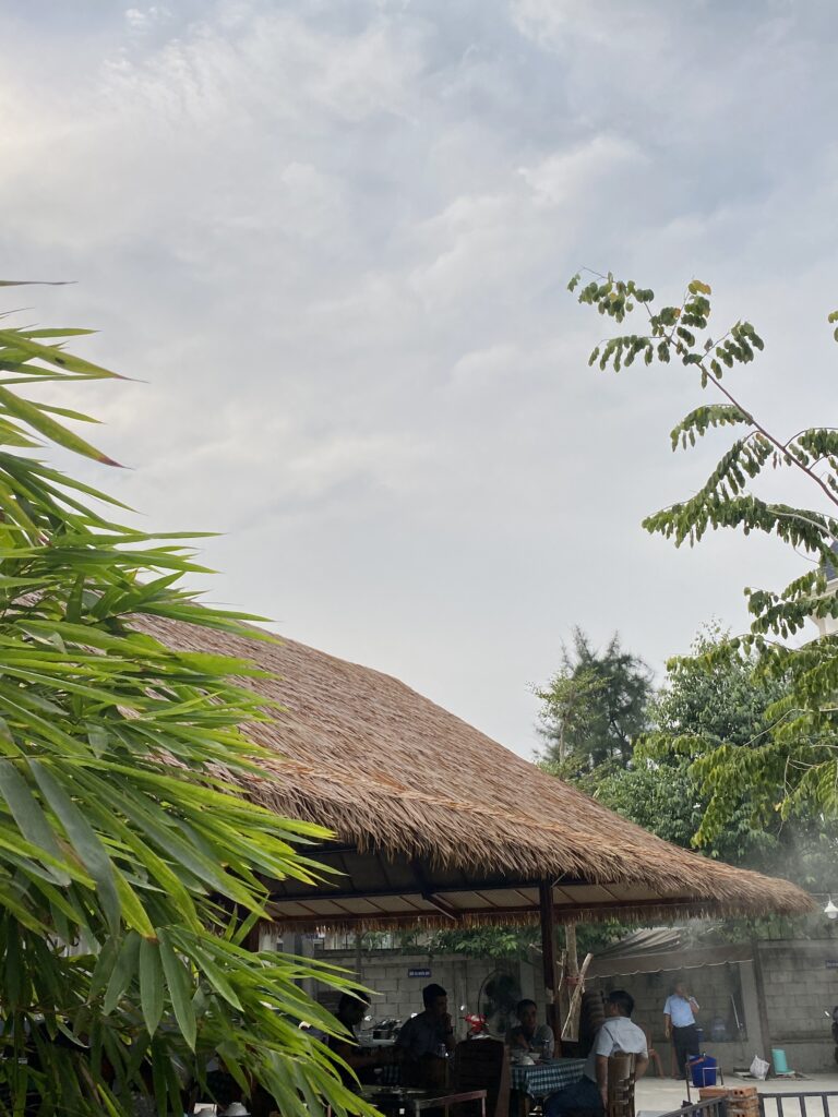 Công Trình Nhà Hàng Hồ Sen Vạn Phúc Sử Dụng Rơm Và Cót Ép Nhân Tạo Độc Đáo– Công Trình Đặc Sắc 2025 3 IMG 5906 2 1