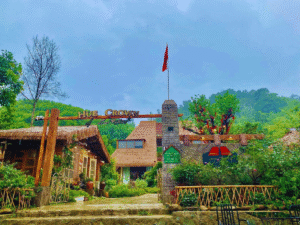 Hue Crown A Lưới sử dụng 100% cót ép nhân tạo cho trần nhà nghỉ dưỡng 1 Tổng thể khu nghỉ dưỡng Hue Crown A Lưới giữa thiên nhiên, mái nhà sử dụng vật liệu tự nhiên.