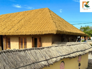 Mô phỏng làng Hàn Quốc với mái lợp cỏ rơm vàng