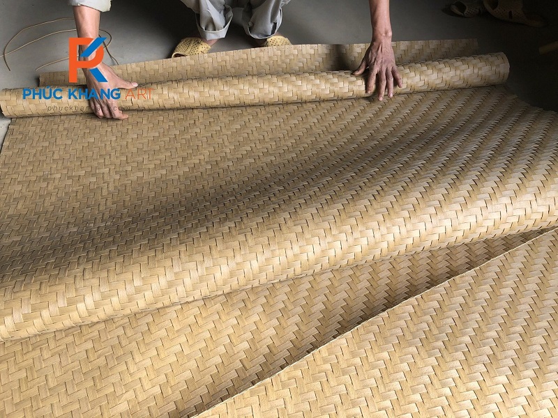 Cót Ép Nhân Tạo Và Câu Chuyện Tái Sinh Vẻ Đẹp Mộc Mạc Trong Không Gian Hiện Đại, Chuẩn Gu 2025 2 Mành cót ép nhân tạo được sản xuất từ công nghệ hiện đại