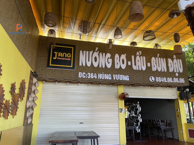 Top 10 Ứng Dụng Của Tấm Ốp Tre Nhân Tạo Trong Thiết Kế Cảnh Quan Kiến Trúc 10 Tấm tre nhân tạo ốp trang trí bảng hiệu nhà hàng