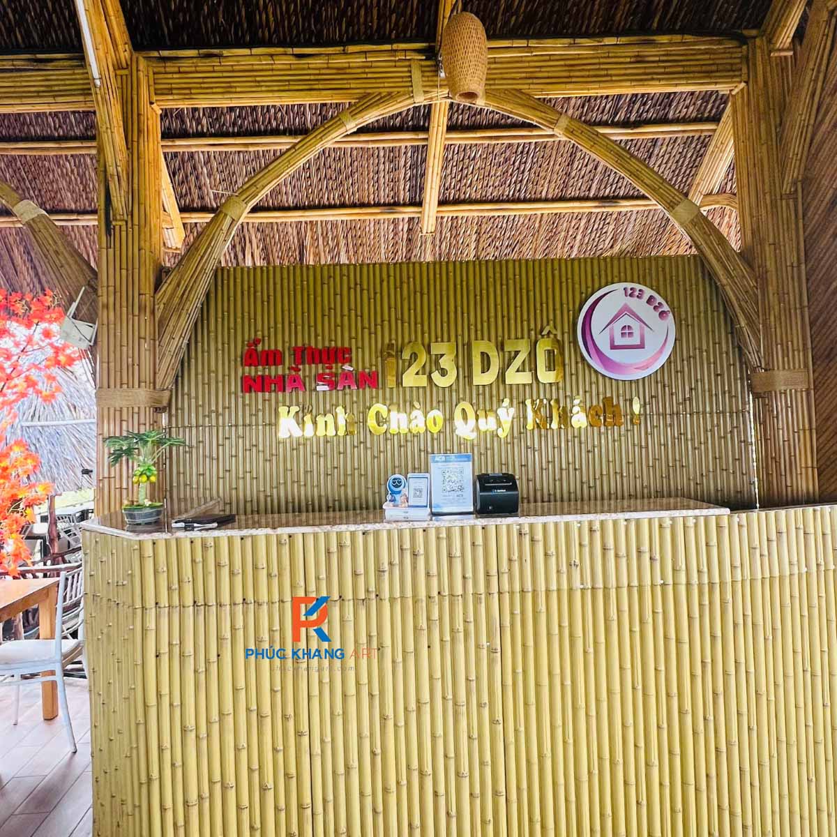 5 Lợi Ích Vượt Trội Của Tre Nhựa So Với Tre Tự Nhiên 5 Không gian nhà hàng trang trí bằng tre nhựa tạo cảm giác thân thiện, mộc mạc