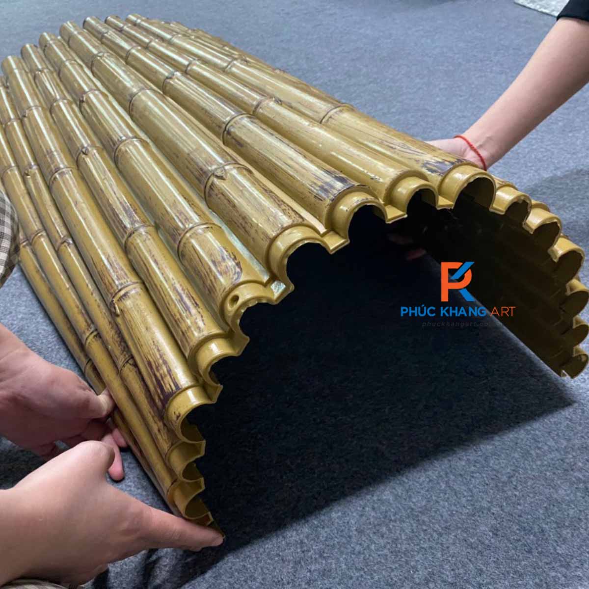 5 Lý Do Nên Dùng Tre Nhân Tạo Trang Trí Sân Vườn Thay Vì Tre Thật 4 ấm tre nhân tạo có thể uốn cong linh hoạt trong thiết kế
