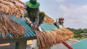 Thi công rơm nhân tạo trên mái tôn sử dụng lưới hàn mạ kẽm