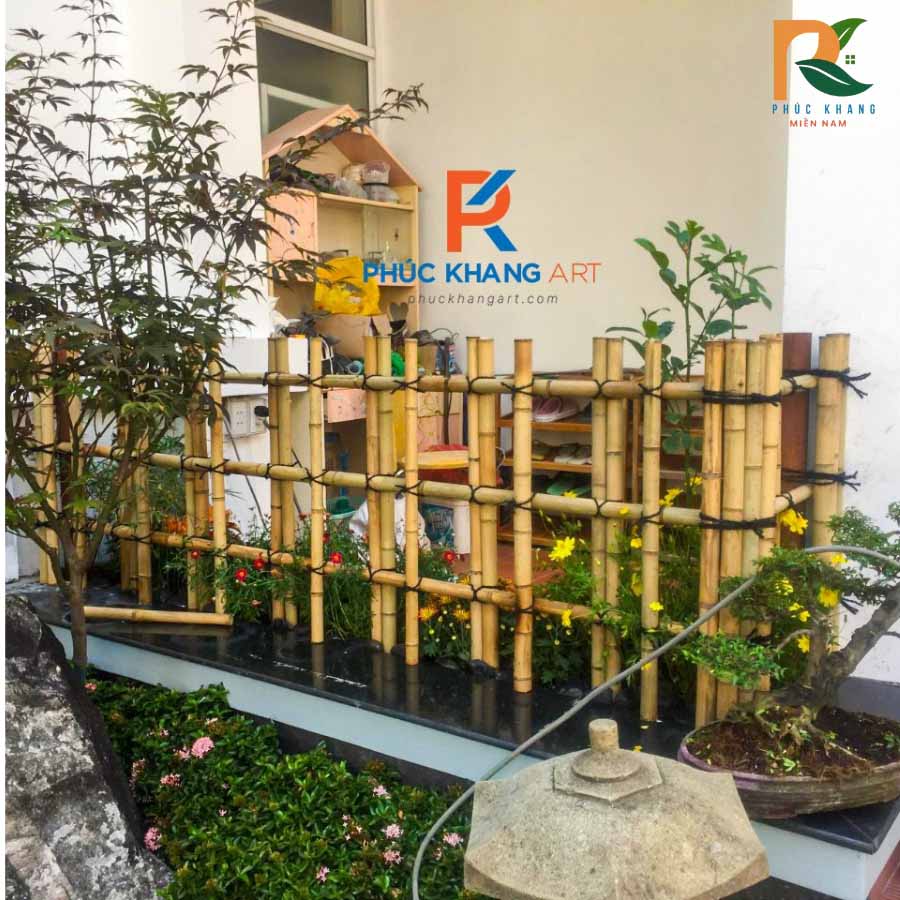 6 Ứng Dụng Phổ Biến Của Ống Tre Nhân Tạo – Vật Liệu Trang Trí Đa Năng, Bền Bỉ Với Thời Gian 1 Ống tre nhựa decor hàng rào