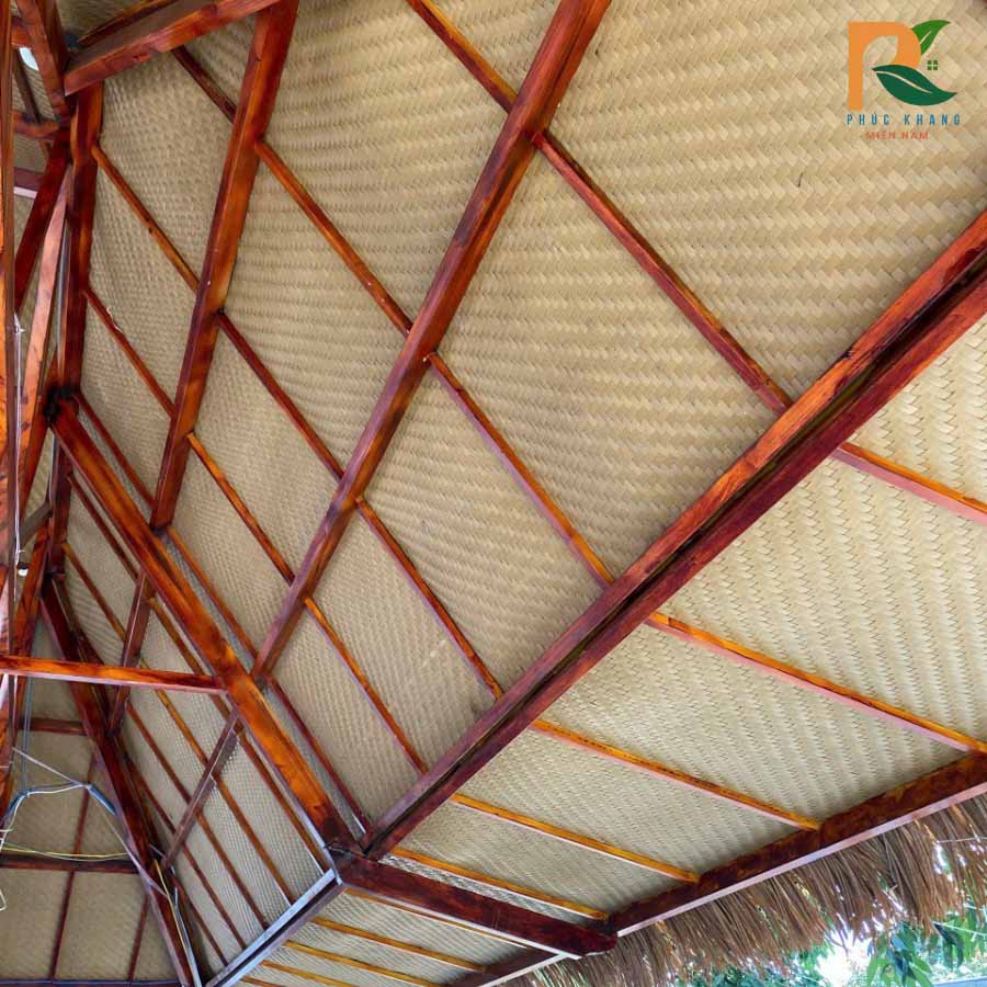 2 Ứng Dụng Phổ Biến Nhất Của Cót Ép Nhân Tạo 4 Trần cót ép nhựa tại nhà hàng Hồ Sen Vạn Phúc