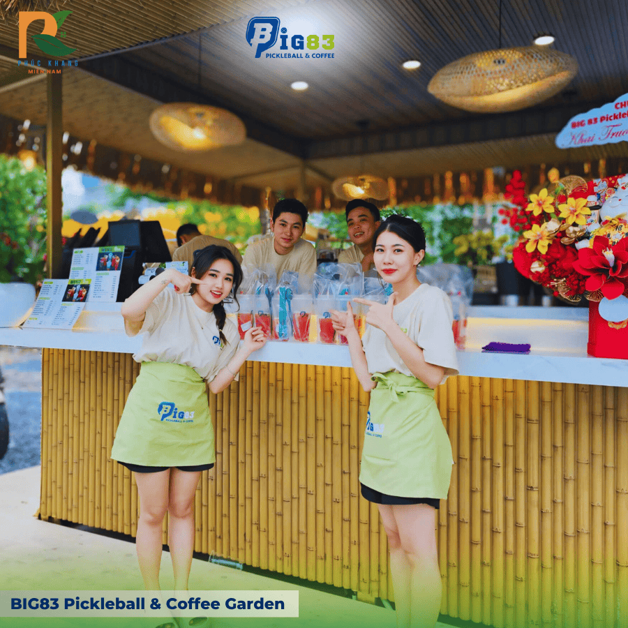 BIG83 Pickleball & Coffee Garden – Không Gian Thể Thao & Cafe Mộc Mạc Với Rơm Nhân Tạo Và Tre Nhân Tạo 2025 12 Không cong vênh, không mối mọt