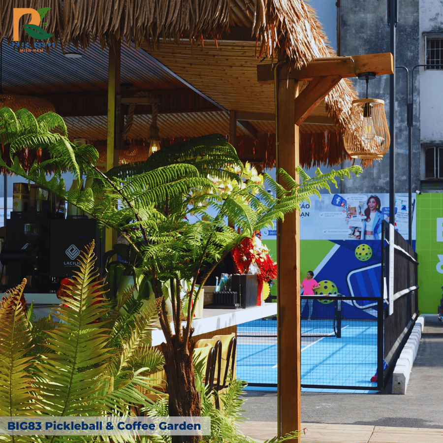 BIG83 Pickleball & Coffee Garden – Không Gian Thể Thao & Cafe Mộc Mạc Với Rơm Nhân Tạo Và Tre Nhân Tạo 2025 16 BIG83 Pickleball Coffee Garden rom nhan tao va tre nhan tao 9