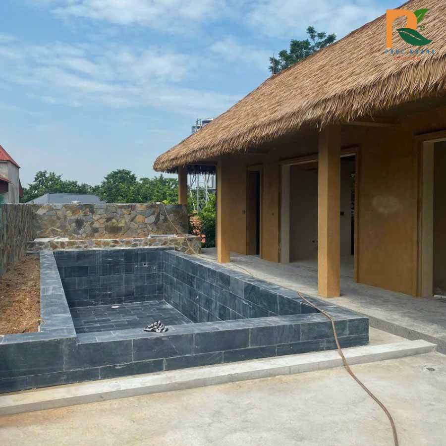 Công Trình Thực Tế Mái Lá Nhân Tạo – Nhà Vườn Nghỉ Dưỡng Tại Vĩnh Phúc 2025 3 Bước đầu hoàn thiện