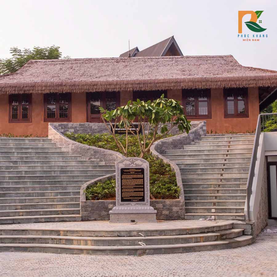 Rơm Nhân Tạo Tại Di tích Quốc gia Huỳnh Thúc Kháng – Giải Pháp Bảo Tồn Kết Hợp Hiện Đại 2025 4 Di tích quốc Gia lợp mái lá nhân tạo