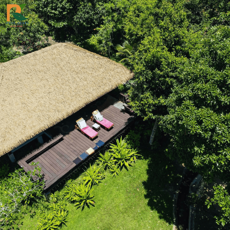Rơm Nhân Tạo Hồ Chí Minh – Giải Pháp Trang Trí Thẩm Mỹ, Bền Đẹp Cho Công Trình Hiện Đại 2025 6 Những dải rơm nhân tạo lợp mái hiên