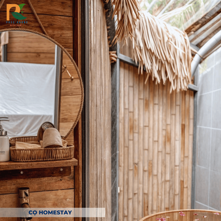 Cọ Homestay | Rơm Nhân Tạo Tại Buôn Ma Thuột – Nét Mộc Giữa Đại Ngàn 2025 4 Mái bungalow tại Cọ Homestay sử dụng rơm vàng óng