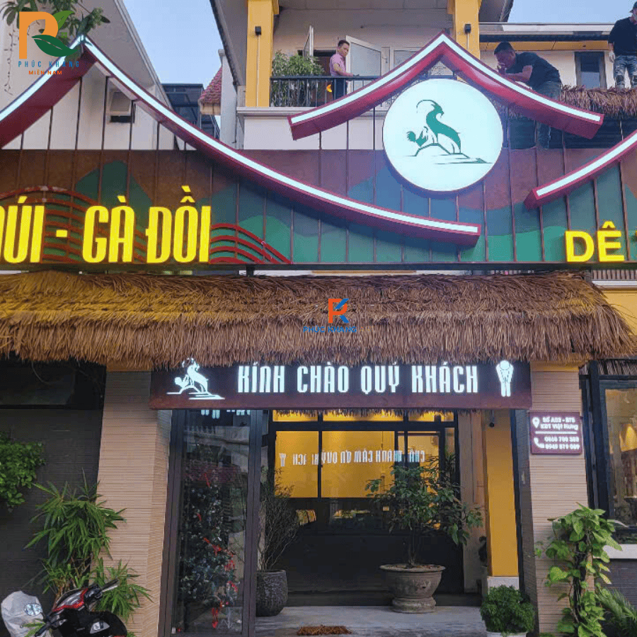 Rơm Nhân Tạo Tại Hà Nội – Giải Pháp Mái Lá Bền Đẹp, Chuẩn Phong Cách Làng Quê 2025 3 Mái rơm nhân tạo lợp mái tại quán nhậu