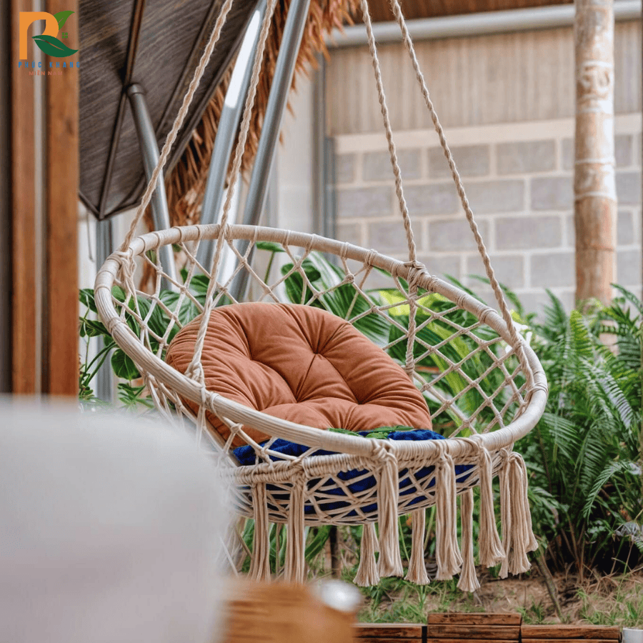 Rơm Nhân Tạo Tại Đắk Lắk – Giải Pháp Trang Trí Bền Đẹp Cho Homestay, Quán Cafe & Khu Du Lịch 2025 2 Rơm nhân tạo giúp homestay Đắk Lắk giữ vẻ đẹp truyền thống nhưng vẫn bền chắc với thời gian.