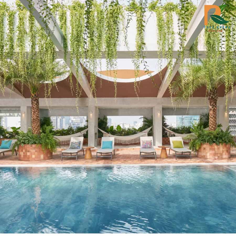 Trần Cót Ép Nhân Tạo Màu Nâu Tại Silverland May Hotel – Vật Liệu Trang Trí Cao Cấp, Bền Đẹp Hơn 15 Năm 2 Trần cót ép nhân tạo màu nâu kết hợp với hệ thống cây trang trí