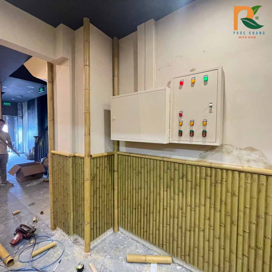 Tre Nhân Tạo Ốp Trang Trí Nhà Hàng Unatoto Kim Mã – Giải Pháp Decor Chuẩn Nhật 2025 2 Tre nhân tạo tại nhà hàng Unatoto Kim mã Hà Nội