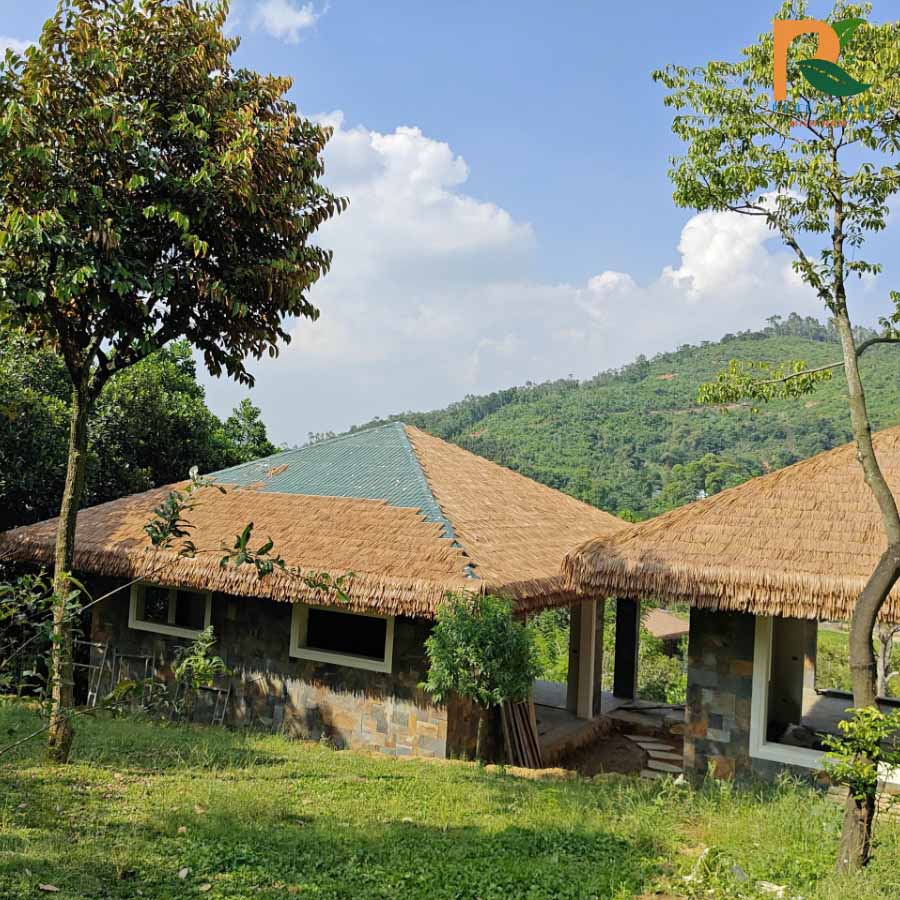 3 Bước Thi Công Rơm Nhân Tạo Trên Mái Tôn Tại Hà Nội 5 Công trình đang được hoàn thiện