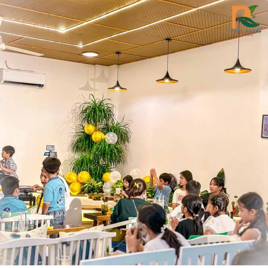 Trần Cót Ép Nhân Tạo Phú Quốc – Điểm Nhấn Mộc Mạc Tại The Chill Gourmet Coffee & Tea 2025 3 Một góc khác của quán