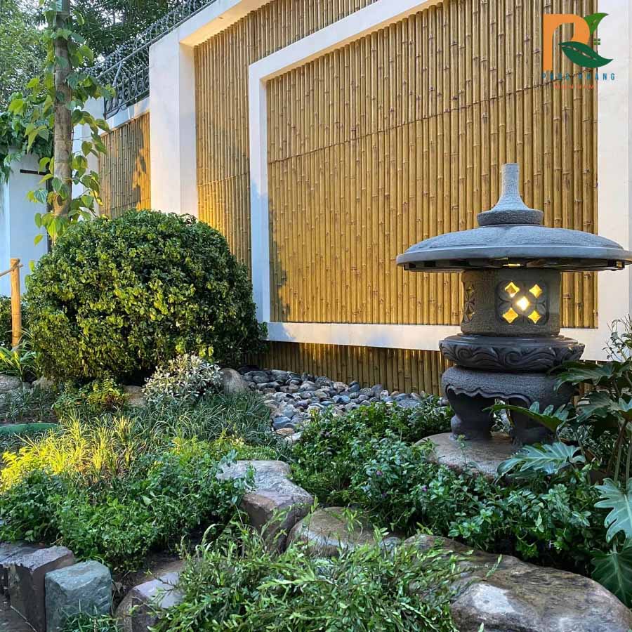 Tấm Tre Nhân Tạo - Decor Sân Vườn Biệt Thự Bền Đẹp 2025 3 Vách tre nhân tạo tại nhà vườn biệt thự