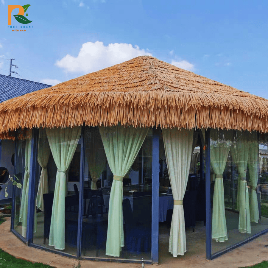 Rơm nhân tạo tại Đắk Nông – Giải pháp mái lá bền đẹp cho công trình du lịch và nghỉ dưỡng 2025 4 Công trình resort tại Đắk Nông sử dụng rơm nhân tạo cao cấp.