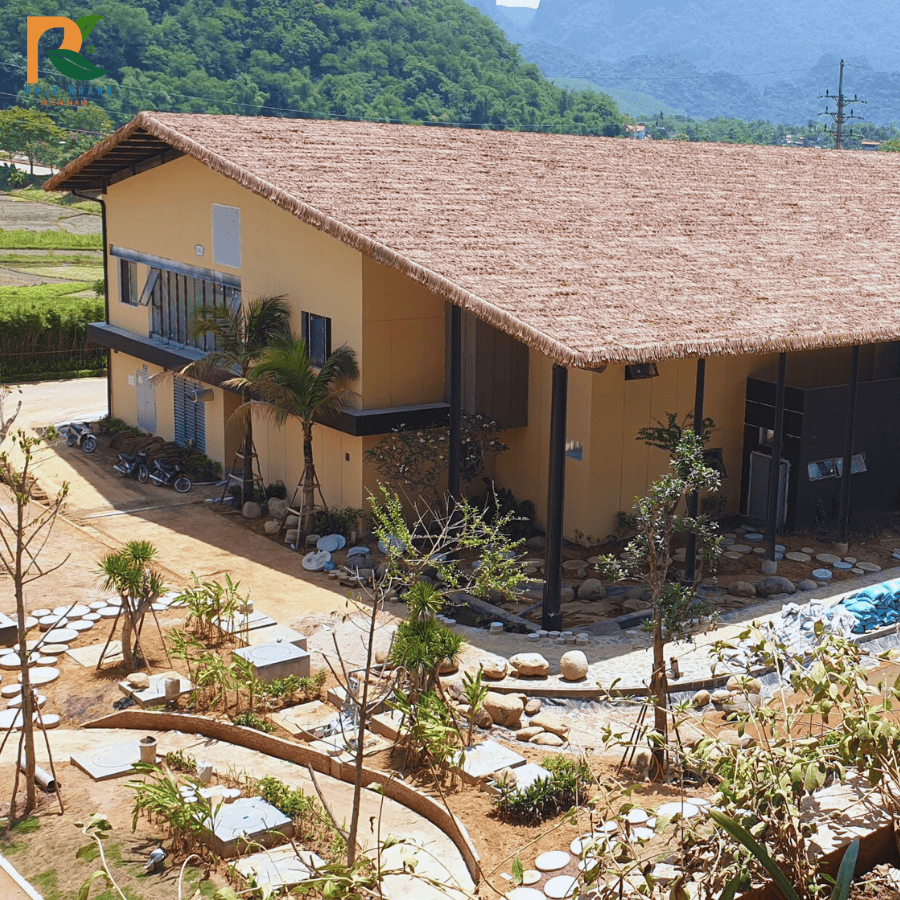 Rơm Nhân Tạo Tại Bình Dương – Giải Pháp Lợp Mái, Trang Trí Hiện Đại 2025 1 Thi công mái rơm nhân tạo tại Bình Dương – Giải pháp lợp mái bền đẹp, chống nắng mưa.