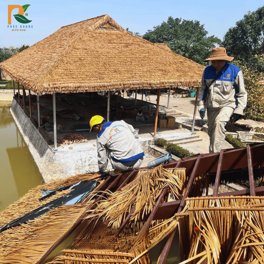 Rơm Nhân Tạo Tại Bình Dương – Giải Pháp Lợp Mái, Trang Trí Hiện Đại 2025 6 Công trình sử dụng rơm nhân tạo tại Bình Dương mang vẻ đẹp truyền thống kết hợp hiện đại
