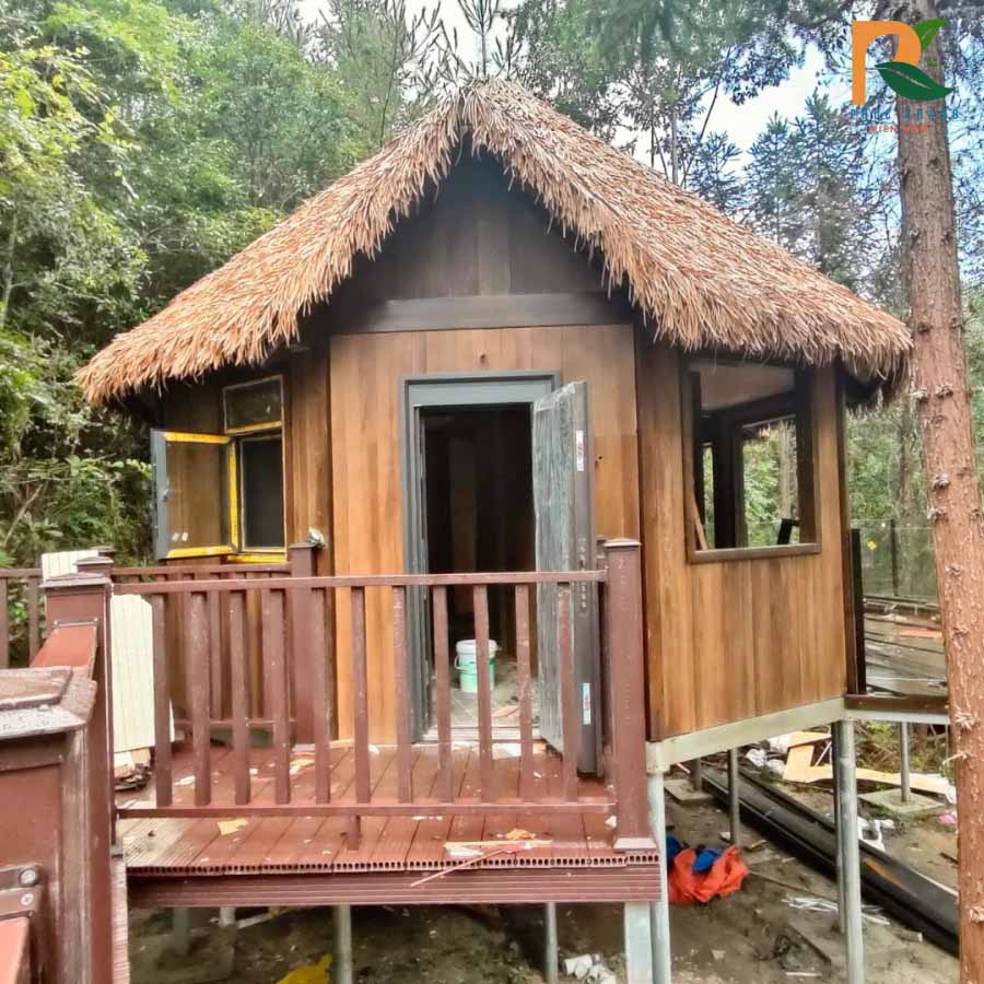 Rơm Nhân Tạo Lợp Mái Nhà Gỗ Homestay – Giải Pháp Bền Vững Giữa Thiên Nhiên 2025 4 Nhà gỗ Homestay