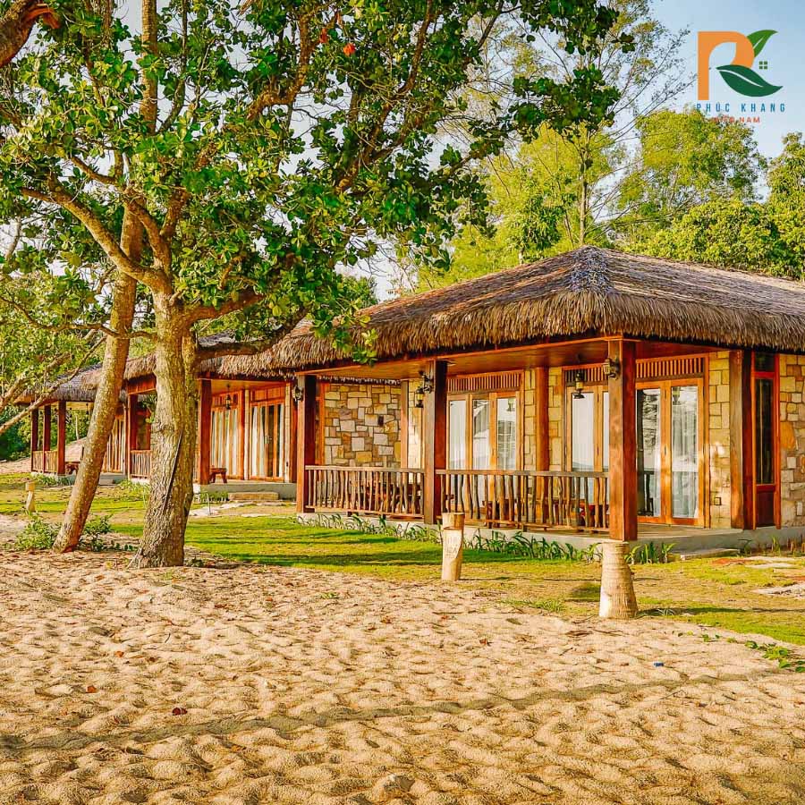 Rơm Nhân Tạo – Giải Pháp Lợp Mái Khu Nghỉ Dưỡng, Resort, Homestay Năm 2025 3 Rơm nhựa lợp mái khu nghỉ dưỡng