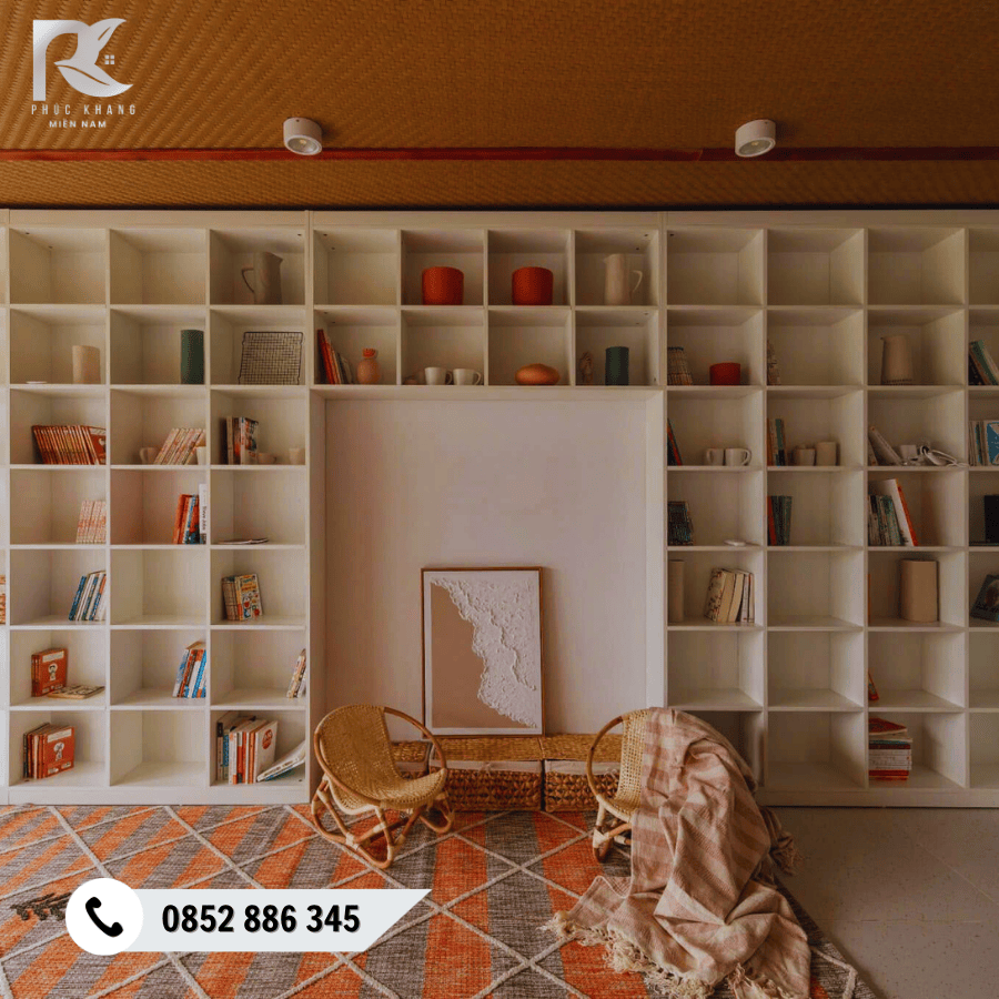 Cót Ép Nhân Tạo Tại Đà Nẵng – Giải Pháp Trang Trí Mộc Mạc, Bền Đẹp Cho Quán Cafe – Homestay – Nhà Hàng 2025 12 Cận cảnh bề mặt cót ép nhân tạo – màu sắc tự nhiên, vân tre sắc nét.