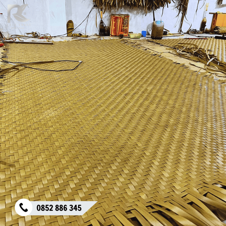 CÓT ÉP NHÂN TẠO TẠI NINH BÌNH – GIẢI PHÁP ỐP TRẦN, ỐP VÁCH BỀN – ĐẸP – KHÔNG MỐI MỌT 2025 8 Cận cảnh bề mặt cót ép nhân tạo tại Ninh Bình vân tre – sắc nét và mềm mại như tre thật.